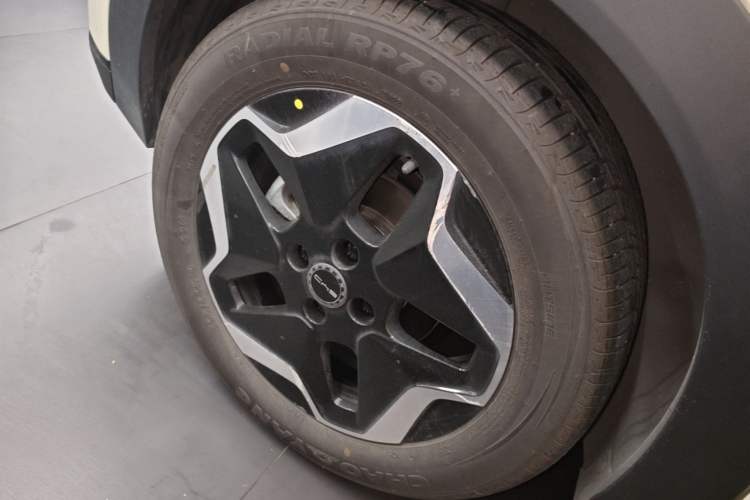 Used BYD Dolphin 2021 405 km Fashion Edition Right Rear Wheel Hub