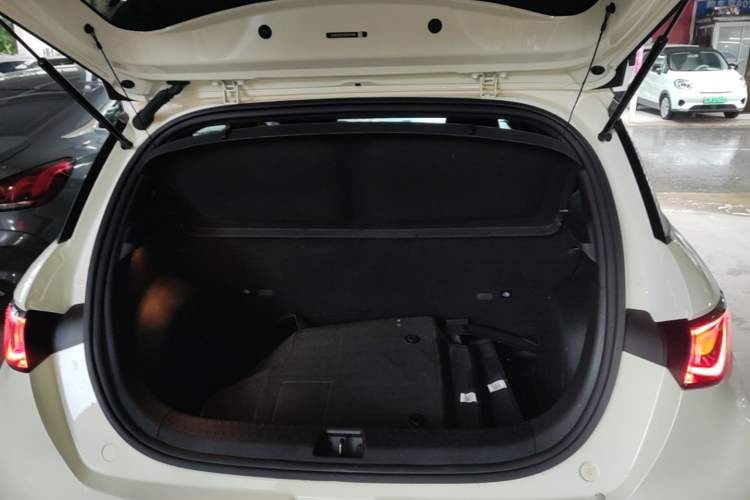Used BYD Dolphin 2021 405 km Free Version Trunk