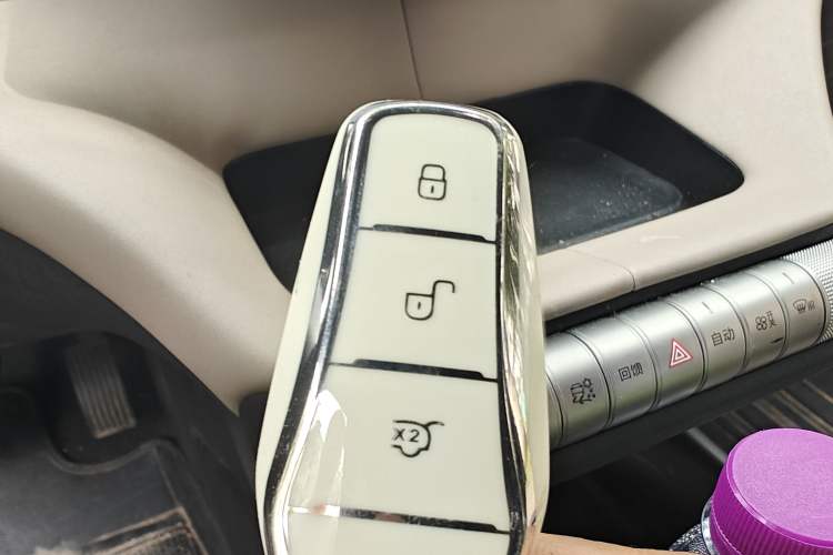 Used BYD Dolphin 2021 405 km Free Version Vehicle Key