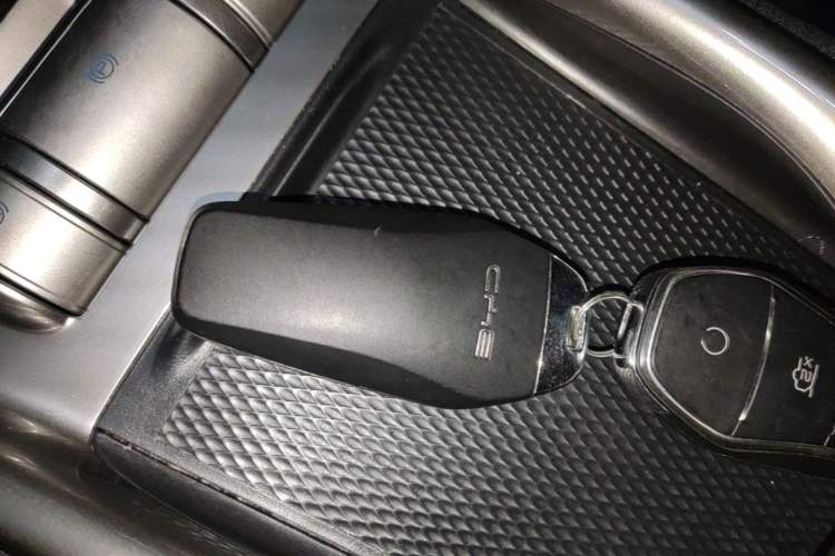 Used BYD Dolphin 2021 405 km Free Version Vehicle Key