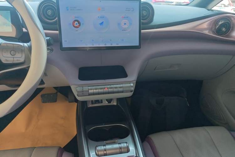 Used BYD Dolphin 2023 420 km Fashion Edition Audio And AC Panel