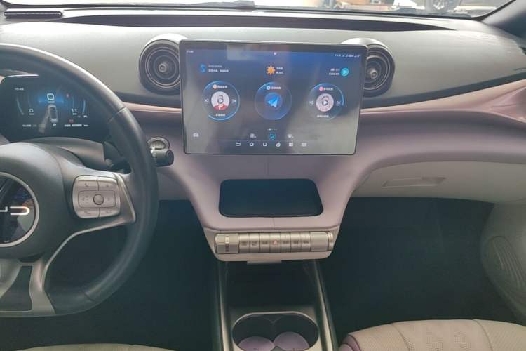 Used BYD Dolphin 2023 420 km Fashion Edition Audio And AC Panel