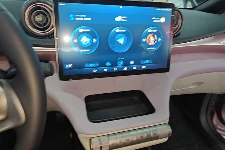 Used BYD Dolphin 2023 420 km Fashion Edition Audio And AC Panel