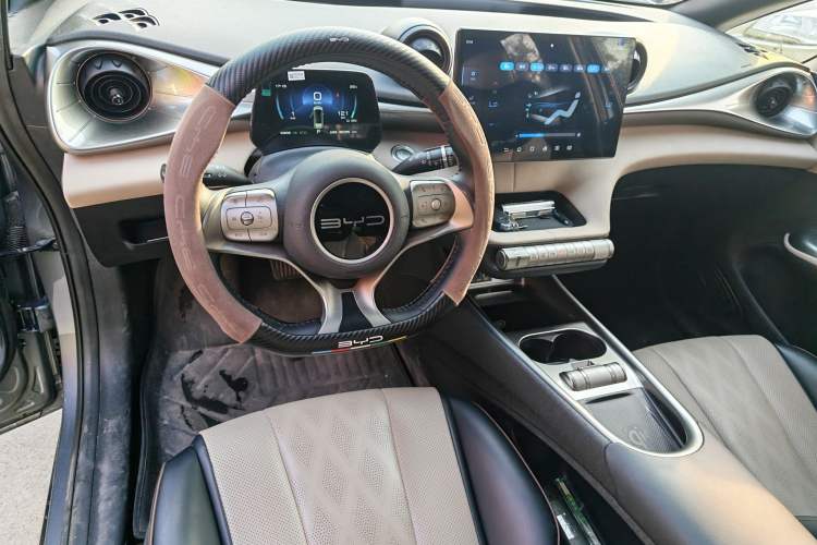 Used BYD Dolphin 2023 420 km Fashion Edition Interior 3