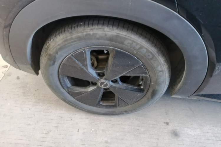 Used BYD Dolphin 2023 420 km Fashion Edition Right Rear Wheel Hub