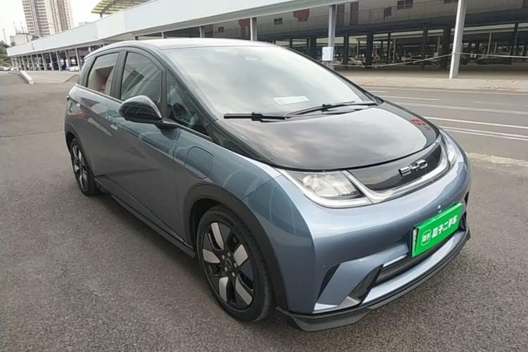 Used BYD Dolphin 2023 401km Knight Edition Front Right 45 Deg
