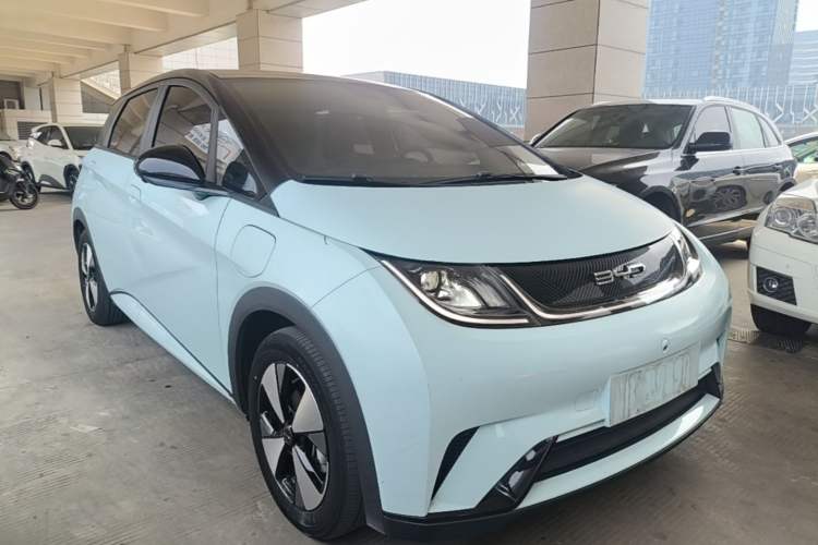 Used BYD Dolphin 2023 420 km Fashion Edition Front Right 45 Deg