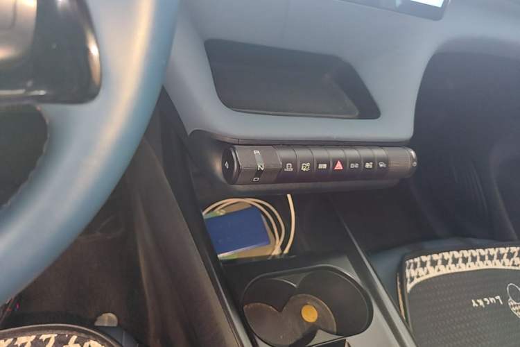 Used BYD Dolphin 2023 420 km Fashion Edition Gear Lever
