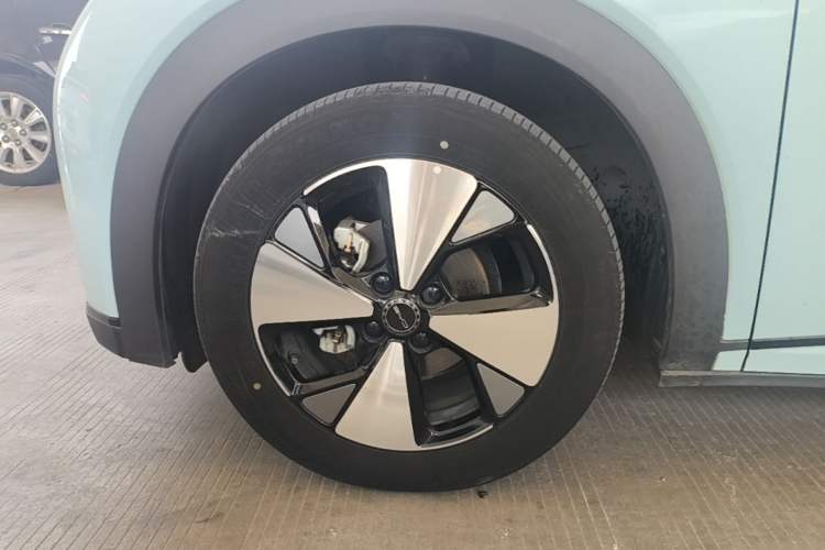 Used BYD Dolphin 2023 420 km Fashion Edition Left Front Wheel Hub