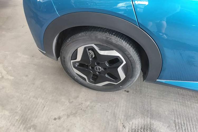 Used BYD Dolphin 2023 420 km Fashion Edition Right Rear Wheel Hub