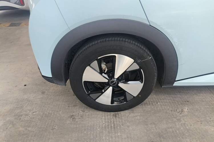Used BYD Dolphin 2023 420 km Fashion Edition Right Rear Wheel Hub