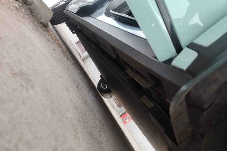 Used BYD Dolphin 2023 420 km Fashion Edition Right Side Sill