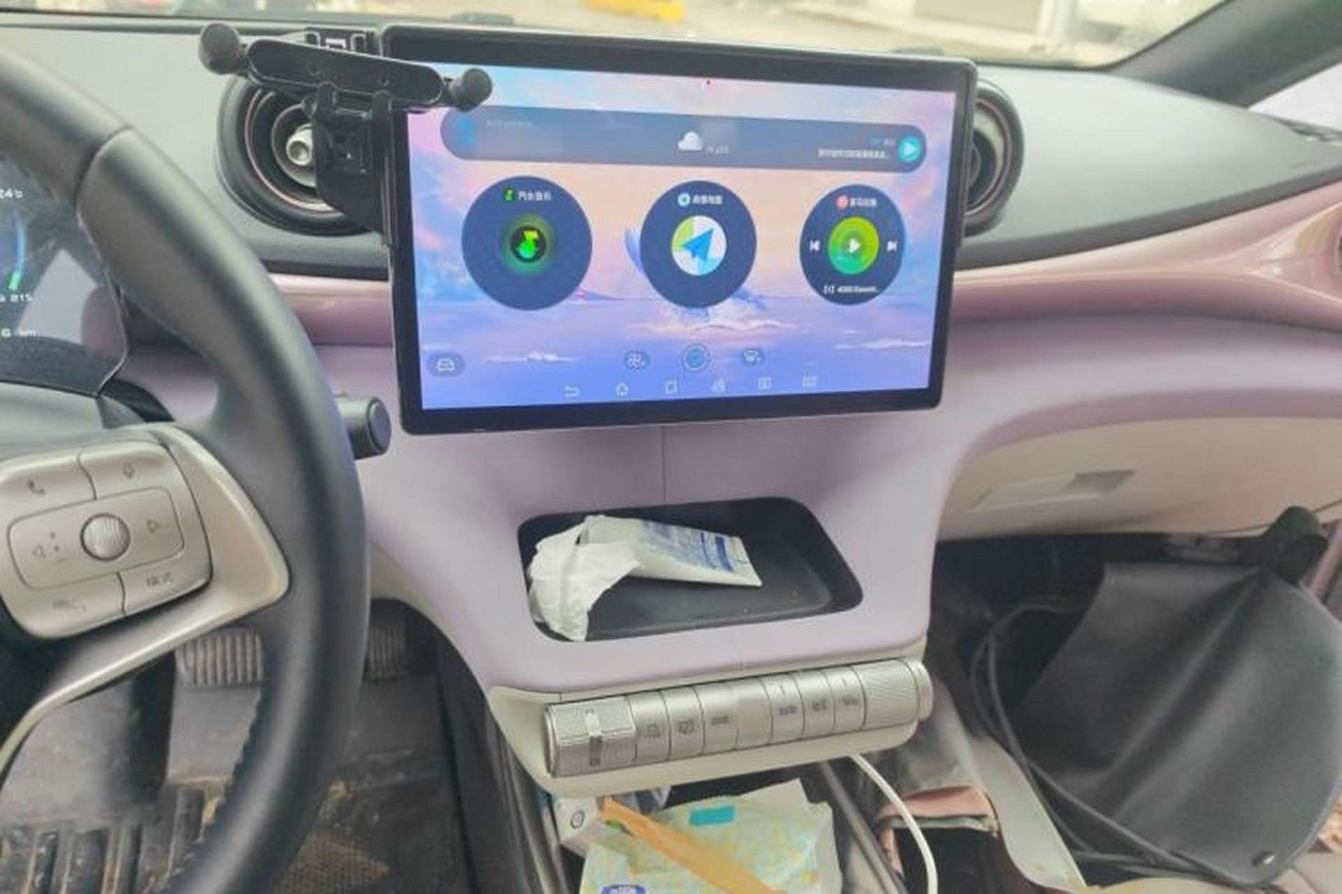 Used BYD Dolphin 2023 420 km Fashion Edition Center Console