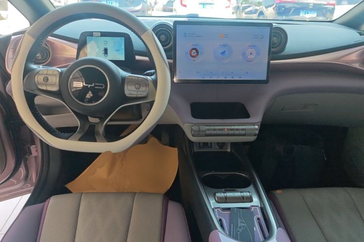 Used BYD Dolphin 2023 420 km Fashion Edition Center Console