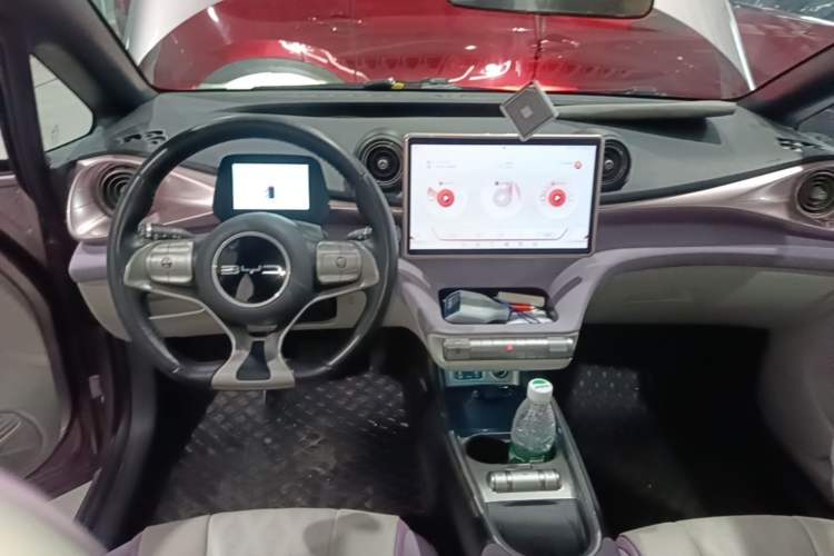 Used BYD Dolphin 2023 420 km Fashion Edition Center Console