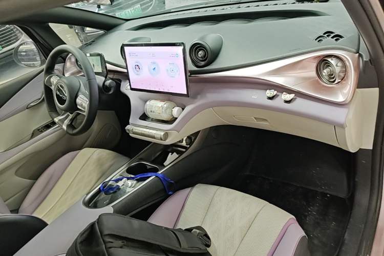 Used BYD Dolphin 2023 420 km Fashion Edition Center Console