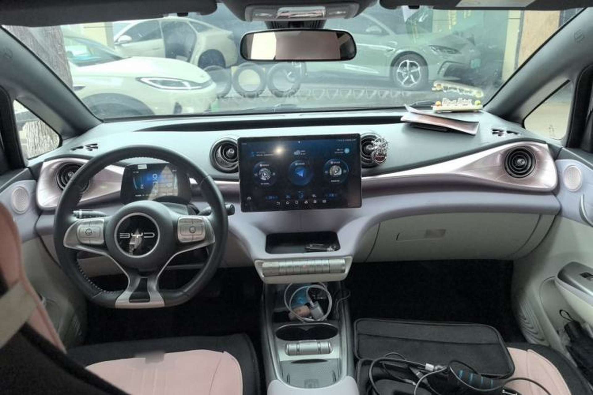 Used BYD Dolphin 2023 420 km Fashion Edition Center Console