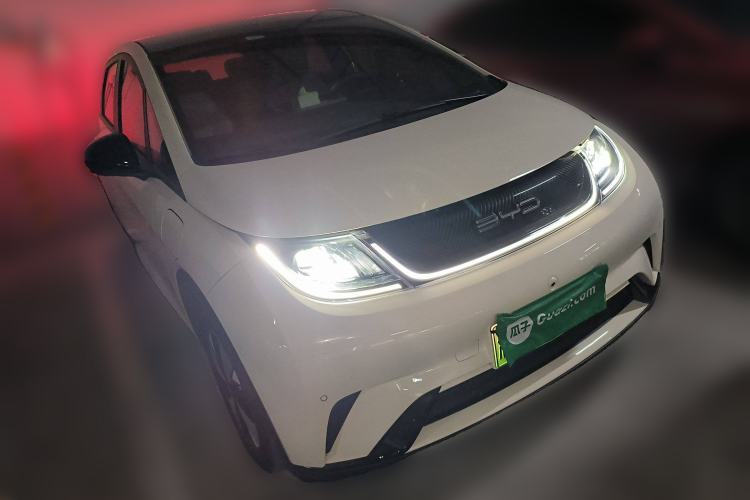 Used BYD Dolphin 2023 420 km Fashion Edition Front Right 45 Deg