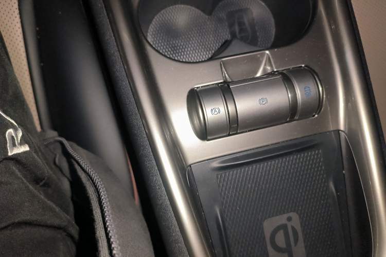 Used BYD Dolphin 2023 420 km Fashion Edition Gear Lever