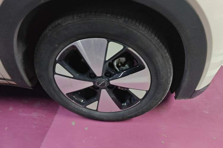 Used BYD Dolphin 2023 420 km Fashion Edition Right Front Wheel Hub