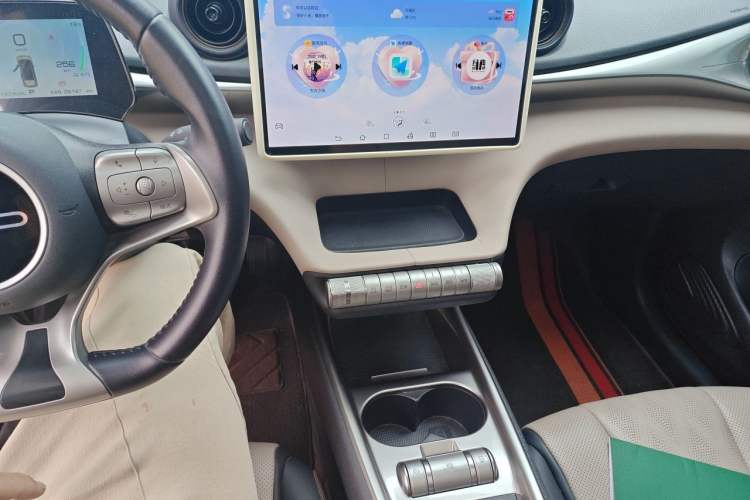 Used BYD Dolphin 2023 420 km Fashion Edition Audio And AC Panel