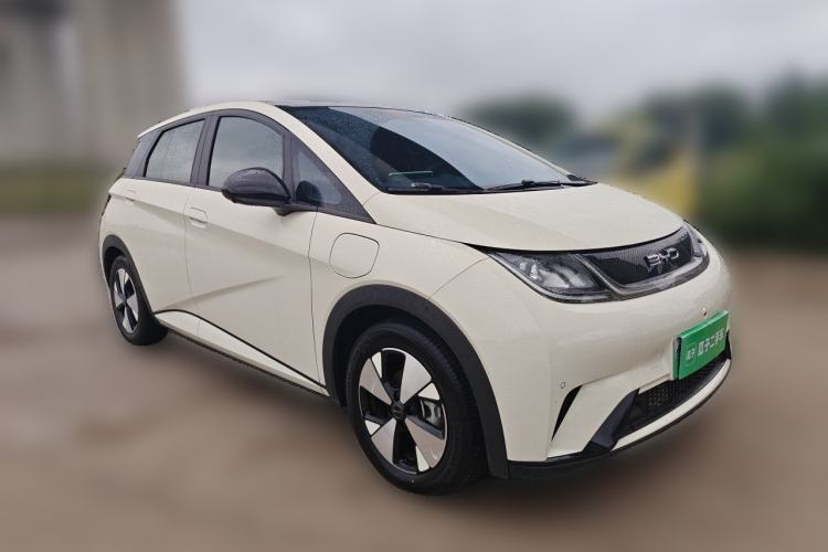Used BYD Dolphin 2023 420 km Fashion Edition Front Right 45 Deg