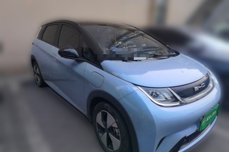 Used BYD Dolphin 2023 420 km Fashion Edition Front Right 45 Deg