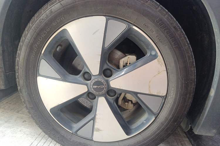 Used BYD Dolphin 2023 420 km Free Version Right Front Wheel Hub