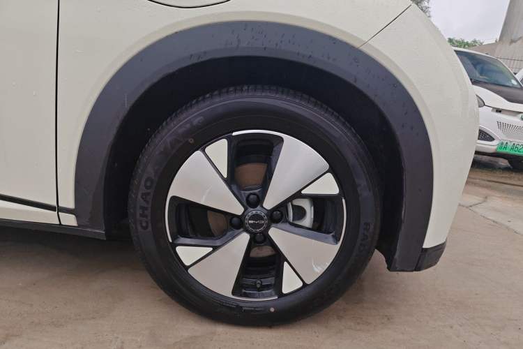 Used BYD Dolphin 2023 420 km Fashion Edition Right Front Wheel Hub