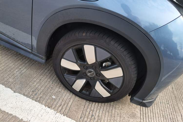 Used BYD Dolphin 2023 401km Knight Edition Right Front Wheel Hub