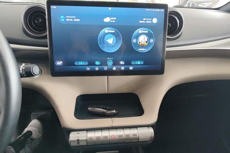 Used BYD Dolphin 2023 420 km Free Version Audio And AC Panel