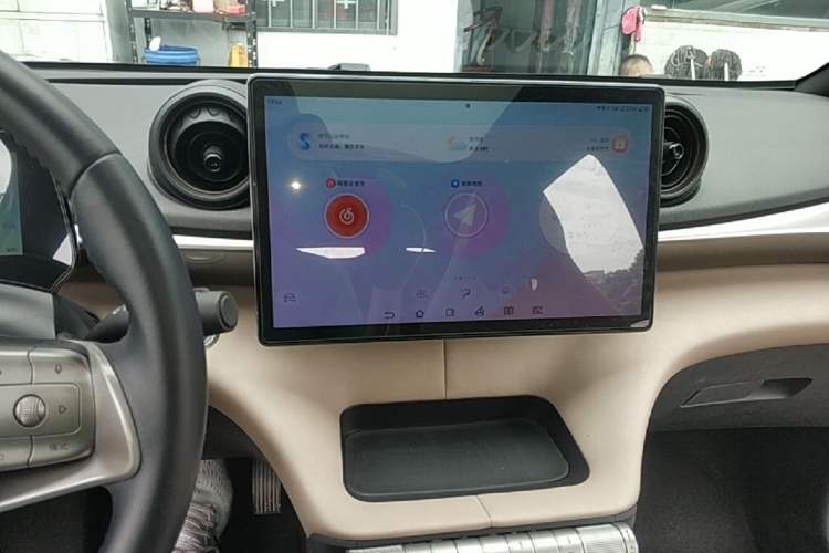 Used BYD Dolphin 2023 420 km Fashion Edition Audio And AC Panel