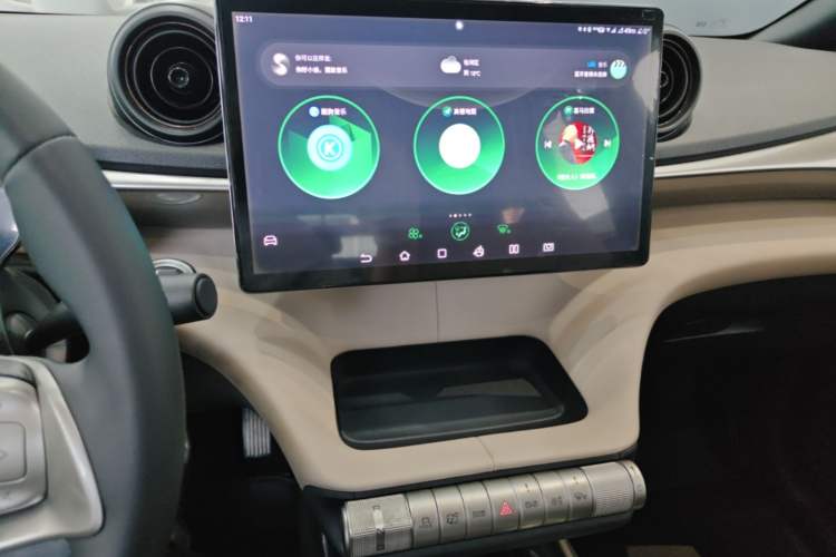 Used BYD Dolphin 2023 420 km Fashion Edition Audio And AC Panel