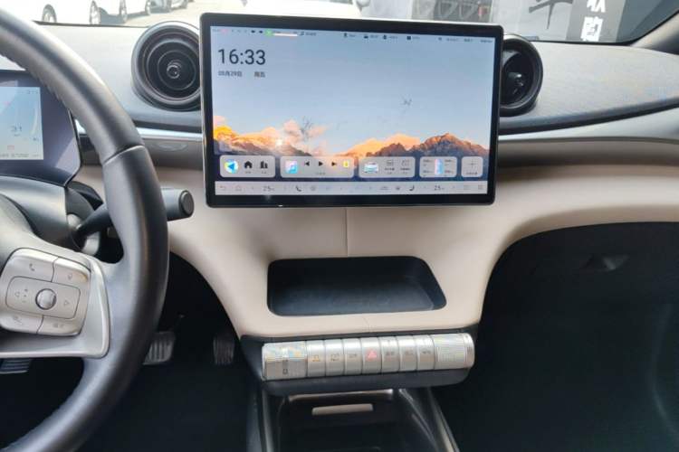 Used BYD Dolphin 2023 420 km Fashion Edition Audio And AC Panel