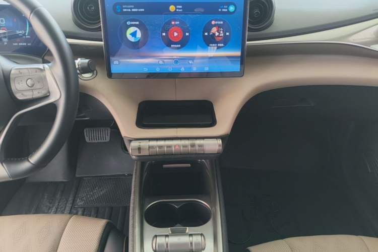 Used BYD Dolphin 2023 420 km Fashion Edition Audio And AC Panel