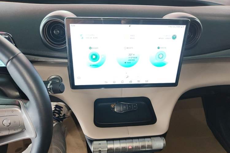 Used BYD Dolphin 2023 420 km Fashion Edition Audio And AC Panel