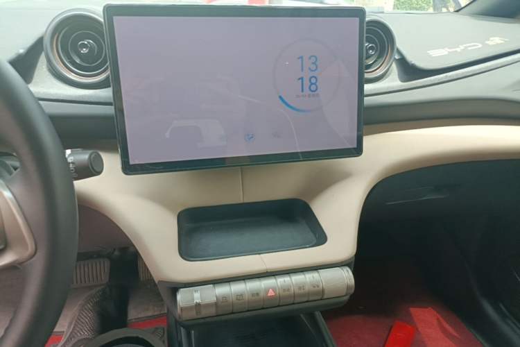 Used BYD Dolphin 2023 420 km Fashion Edition Audio And AC Panel