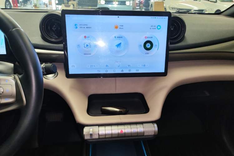 Used BYD Dolphin 2023 420 km Fashion Edition Audio And AC Panel