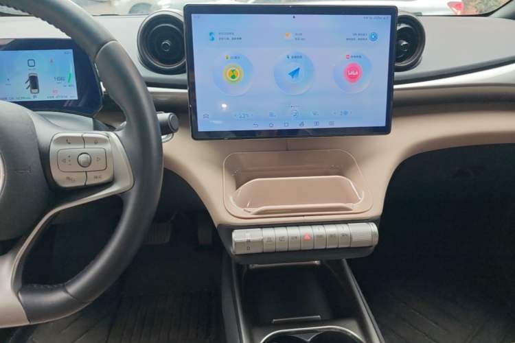 Used BYD Dolphin 2023 420 km Fashion Edition Audio And AC Panel