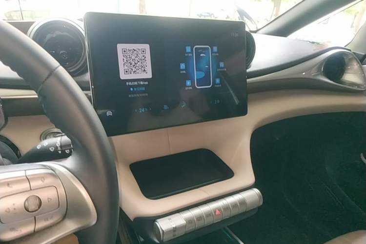Used BYD Dolphin 2023 420 km Fashion Edition Audio And AC Panel