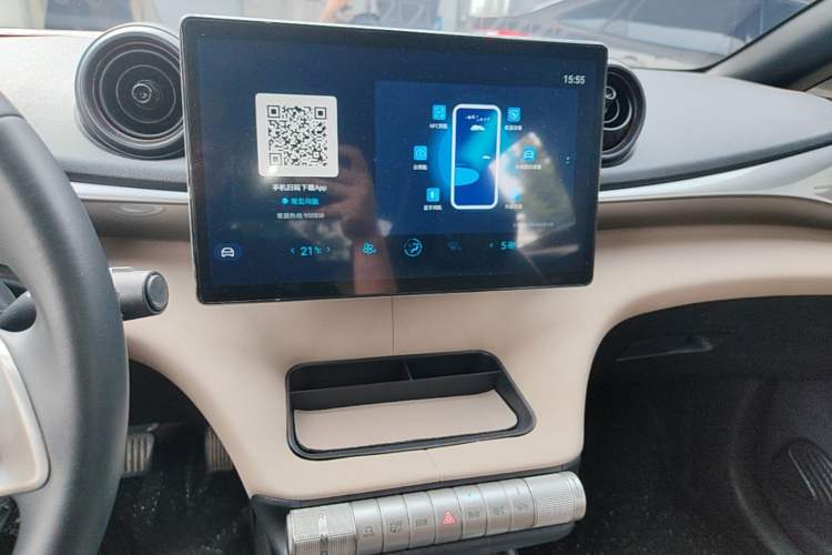 Used BYD Dolphin 2023 420 km Fashion Edition Audio And AC Panel