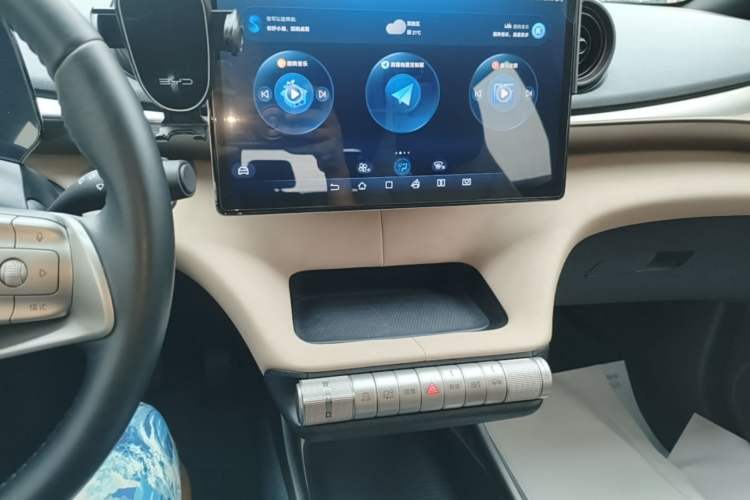 Used BYD Dolphin 2023 420 km Fashion Edition Audio And AC Panel
