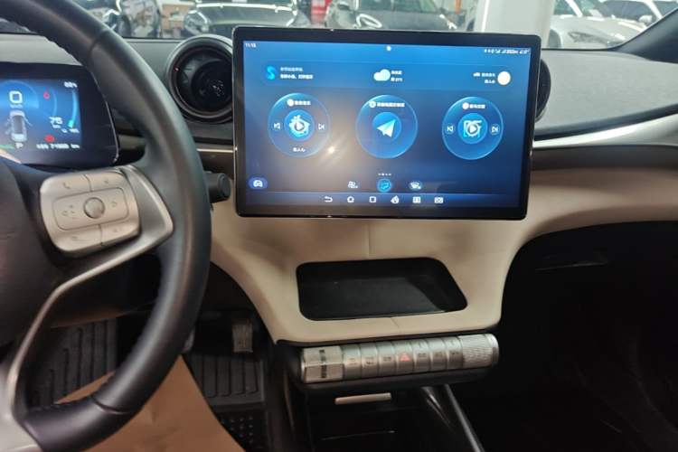 Used BYD Dolphin 2023 420 km Fashion Edition Audio And AC Panel