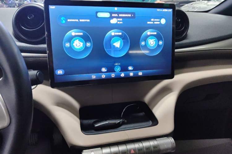 Used BYD Dolphin 2023 420 km Fashion Edition Audio And AC Panel