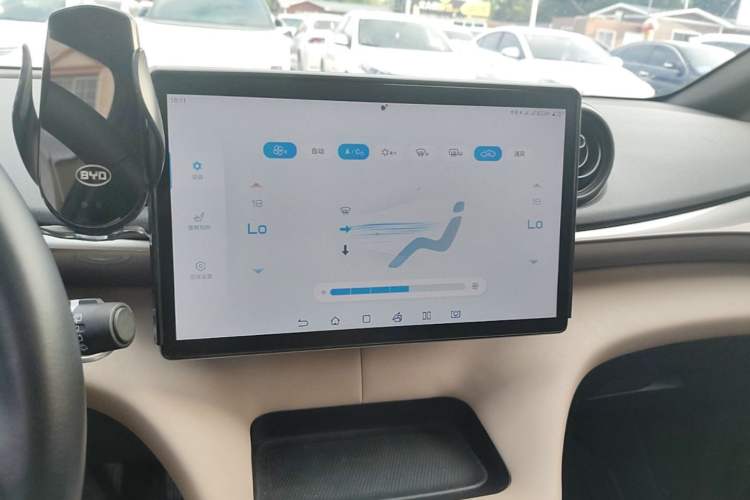 Used BYD Dolphin 2023 420 km Fashion Edition Audio And AC Panel