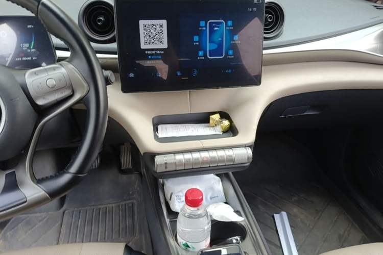 Used BYD Dolphin 2023 420 km Fashion Edition Audio And AC Panel
