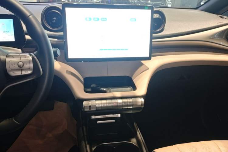 Used BYD Dolphin 2023 420 km Fashion Edition Audio And AC Panel