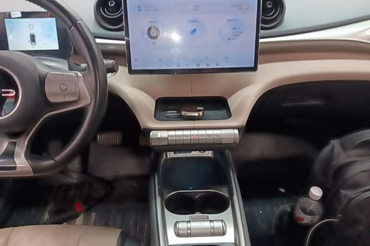 Used BYD Dolphin 2023 420 km Fashion Edition Audio And AC Panel