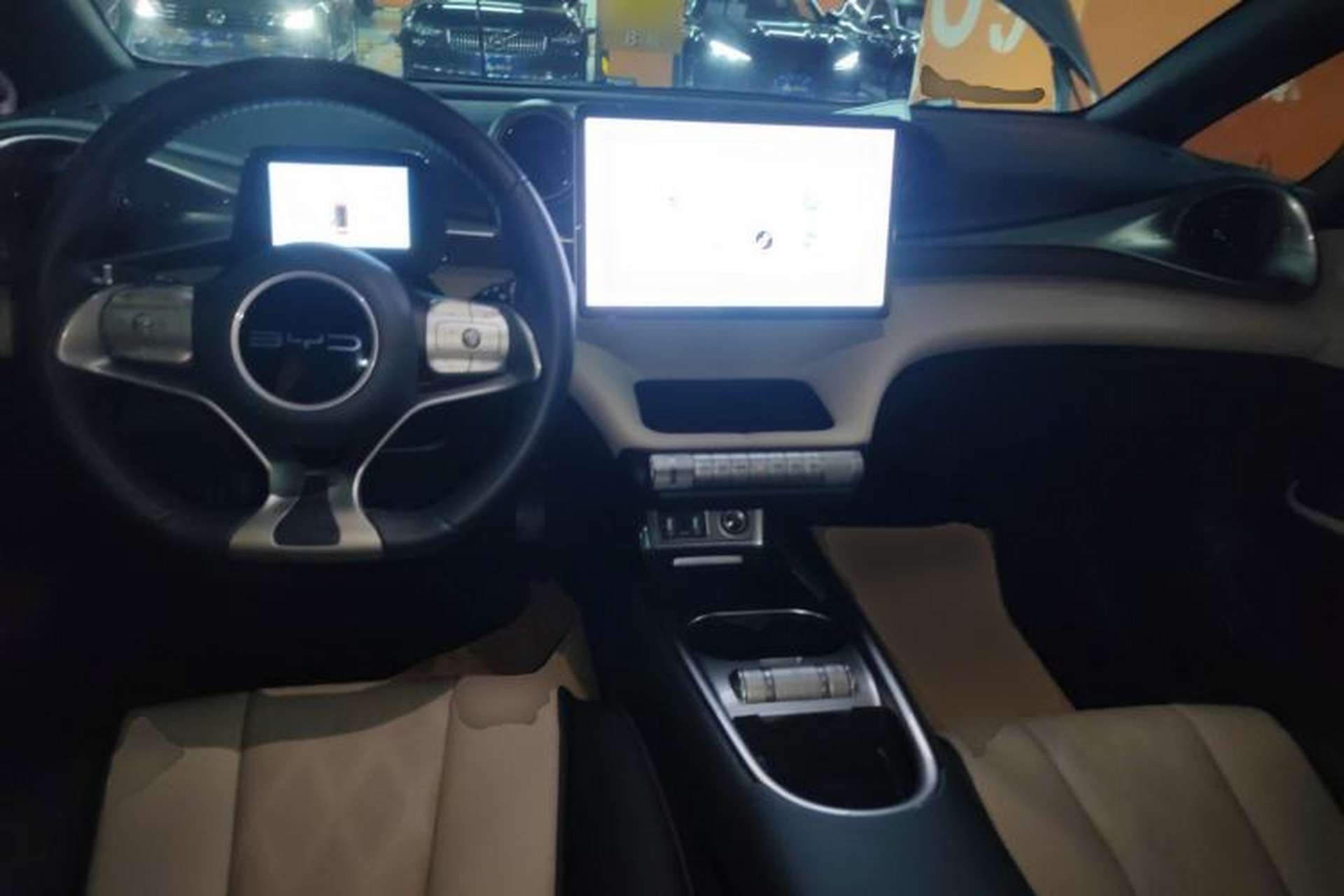 Used BYD Dolphin 2023 420 km Fashion Edition Center Console