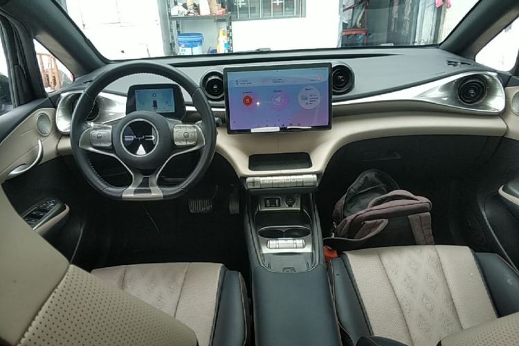 Used BYD Dolphin 2023 420 km Fashion Edition Center Console